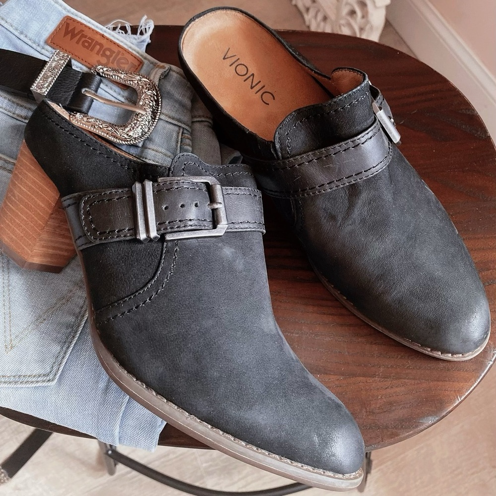 Vionic Cheyenne clogs